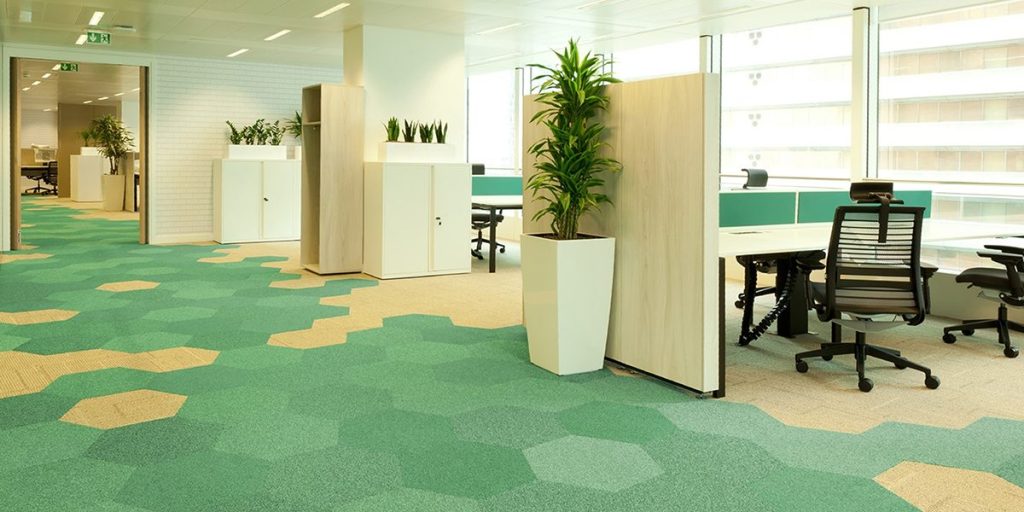 Thảm văn ph&ograve;ng m&agrave;u xanh l&aacute; ph&ugrave; hợp cho c&aacute;c bộ phận như Marketing, Thiết kế hoặc Nghi&ecirc;n cứu & Ph&aacute;t triển