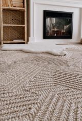 Mẫu thảm Scandinavian với họa tiết hình học đơn giản, phù hợp cho những ai yêu thích thảm trải sàn phong cách Bắc Âu. 