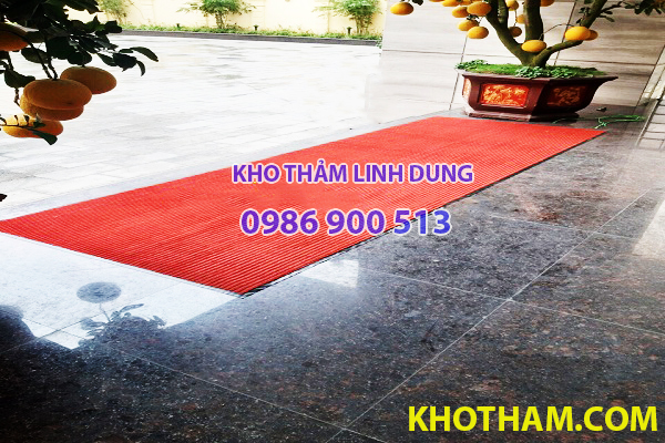 Thảm chùi chân màu đỏ đế cao su 