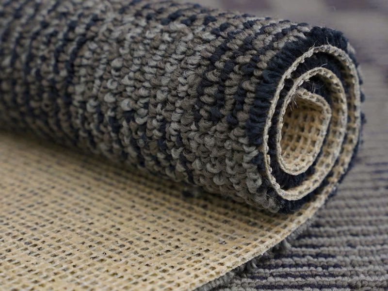 Chất sợi v&agrave; mật độ sợi sẽ ảnh hưởng đến b&aacute;o gi&aacute; thảm tấm 50x50 theo m2