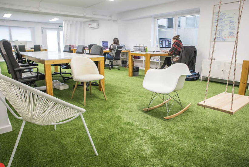 thảm cỏ nhân tạo văn phòng