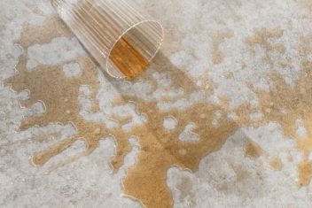 Không phải mọi loại thảm bị ngập nước đều cần thay mới. Đánh giá đúng tình trạng giúp lựa chọn phương án xử lý phù hợp.