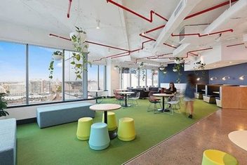 Không phải vị trí nào trong pantry cũng nên trải thảm, doanh nghiệp cần phân chia khu vực khô và khu vực dễ tiếp xúc với nước.