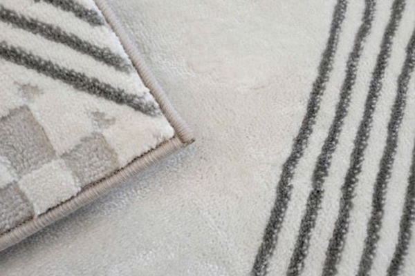 thảm len tự nhiên với thảm sợi tổng hợp