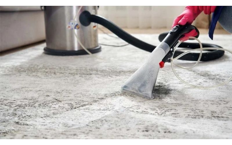 Hiểu rõ nguyên nhân gây mùi sẽ giúp bạn lựa chọn phương pháp khử mùi thảm mới hiệu quả và an toàn cho sức khỏe mọi người trong nhà