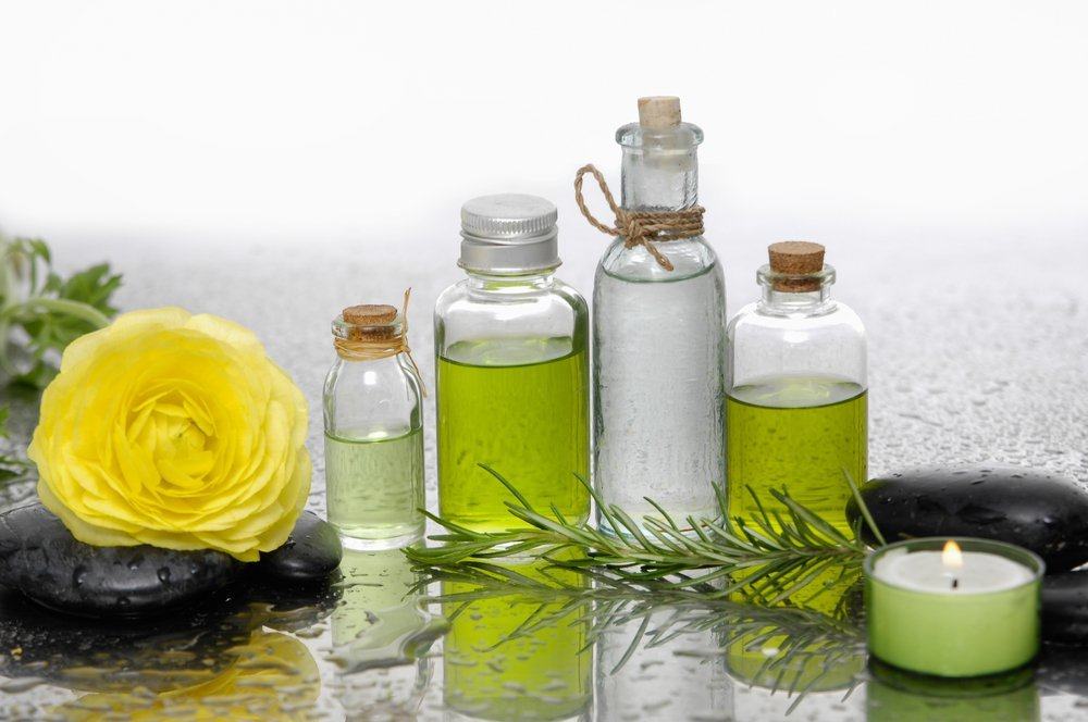 Khử mùi thảm mới bằng các loại tinh dầu thiên nhiên như chanh, tràm trà, oải hương