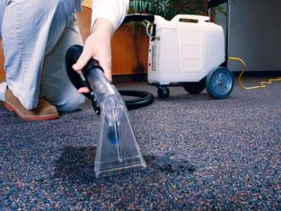 Sửa Thảm Bị Lún Chân Bàn Hiệu Quả Bằng Đá Lạnh Và Bàn Ủi