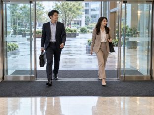 Thảm chùi chân cửa kính văn phòng: Chọn kích thước chuẩn