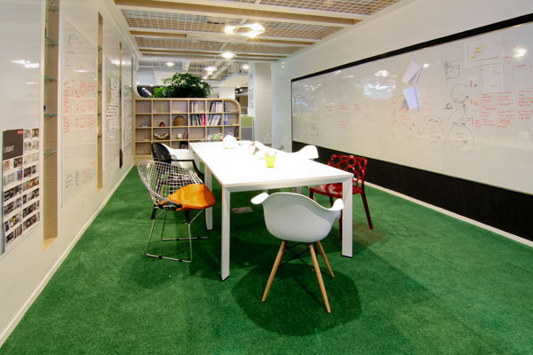 Thảm xanh lá trải văn phòng