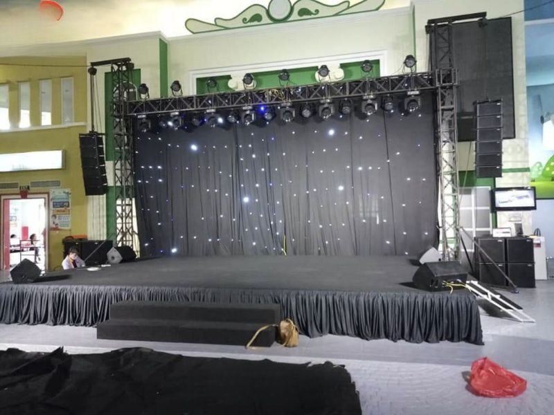 Thảm s&acirc;n khấu hội trường m&agrave;u đen th&iacute;ch hợp cho s&acirc;n khấu biểu diễn nghệ thuật, studio, nh&agrave; h&aacute;t v&agrave; khu vực tr&igrave;nh diễn sản phẩm