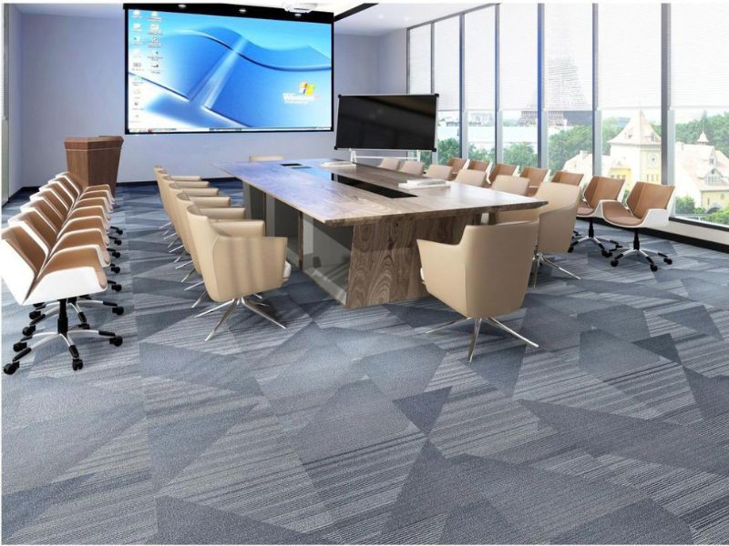 Khi chọn thảm tấm cho văn ph&ograve;ng mật độ đi lại cao, kh&aacute;ch h&agrave;ng thường gặp lỗi đầu ti&ecirc;n l&agrave; chọn thảm theo m&agrave;u trước, th&ocirc;ng số sau