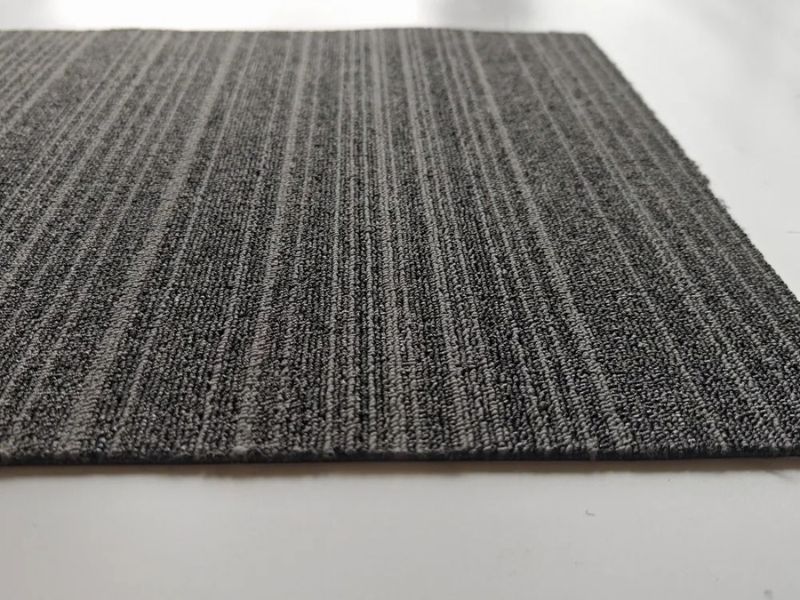 Ưu điểm của thảm tấm đế bitumen l&agrave; g&igrave;, đ&oacute; l&agrave; gi&aacute; hợp l&yacute;, độ b&aacute;m s&agrave;n tốt, ph&ugrave; hợp nhiều kiểu mặt bằng, thi c&ocirc;ng nhanh