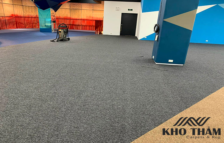 Thảm trải sàn màu ghi