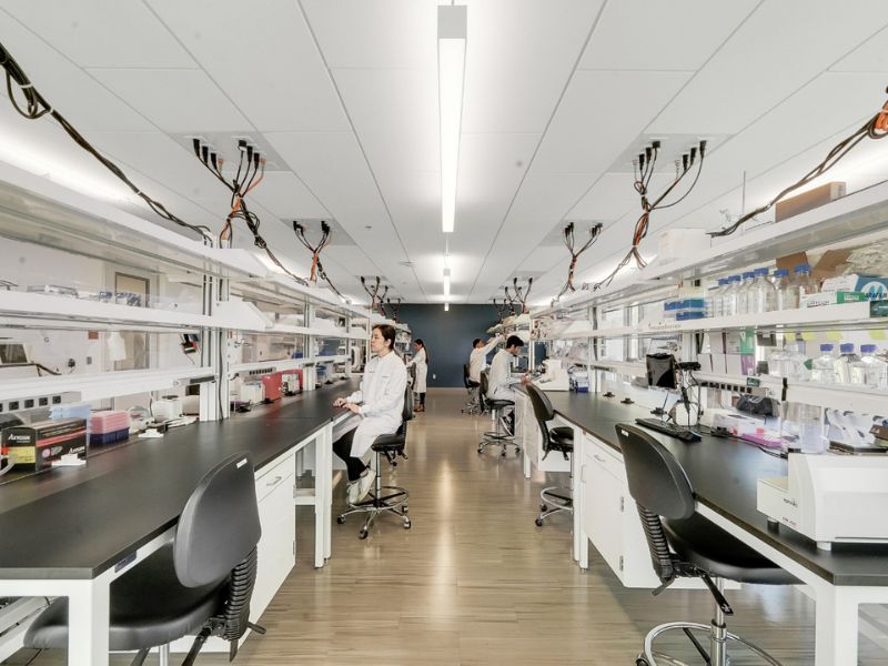 Thảm trải s&agrave;n ph&ograve;ng lab chỉ ph&ugrave; hợp khi ph&ograve;ng kỹ thuật c&oacute; t&iacute;nh chất gần với văn ph&ograve;ng điều khiển