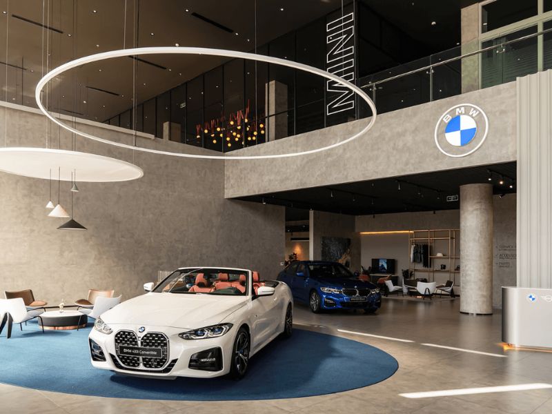 Thảm trải sàn showroom ô tô yêu cầu có khả năng chịu tải lớn, ít lún và dễ vệ sinh