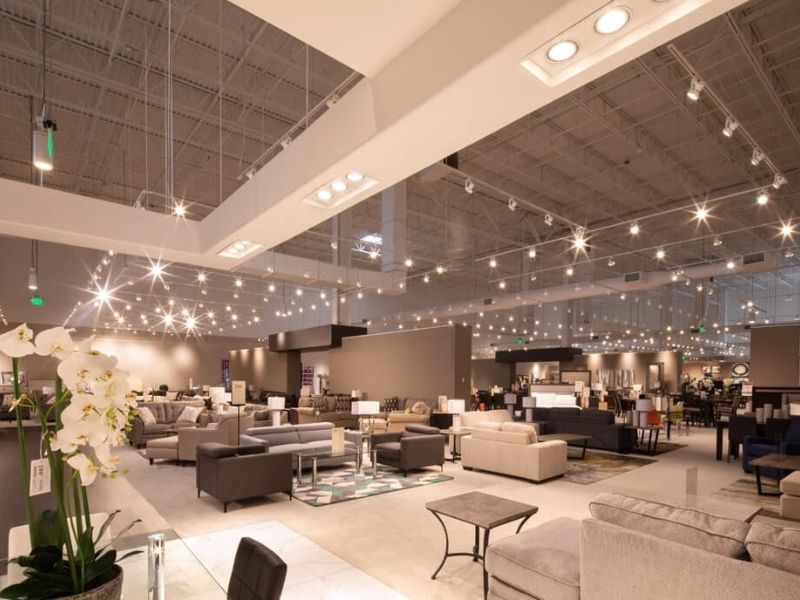 Thảm trải sàn showroom nội thất được sử dụng đa dạng để tạo nền cho sản phẩm