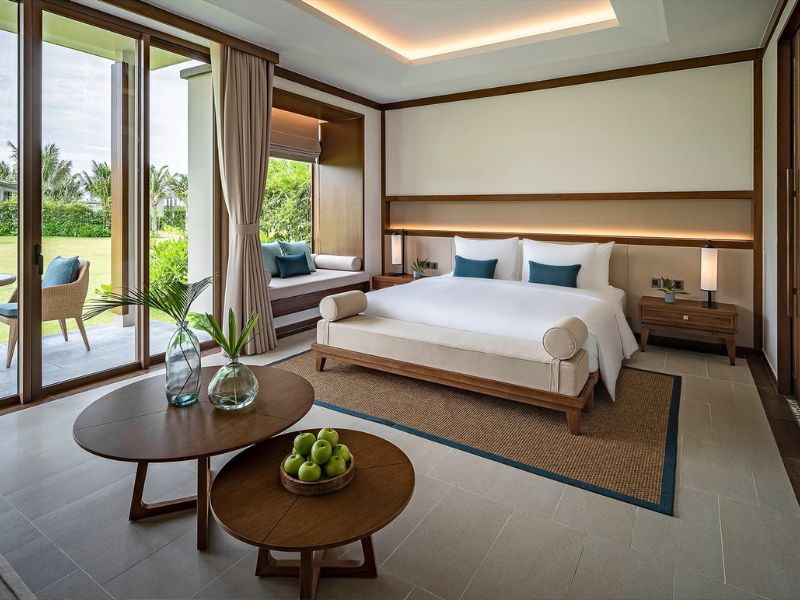 Thảm trải s&agrave;n villa nghỉ dưỡng gi&uacute;p n&acirc;ng tầm kh&ocirc;ng gian, tạo cảm gi&aacute;c &ecirc;m ch&acirc;n, giảm tiếng ồn