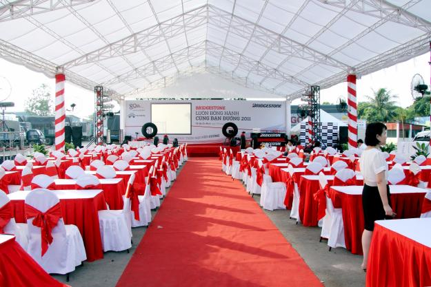 Thảm trải sự kiện nỉ đỏ