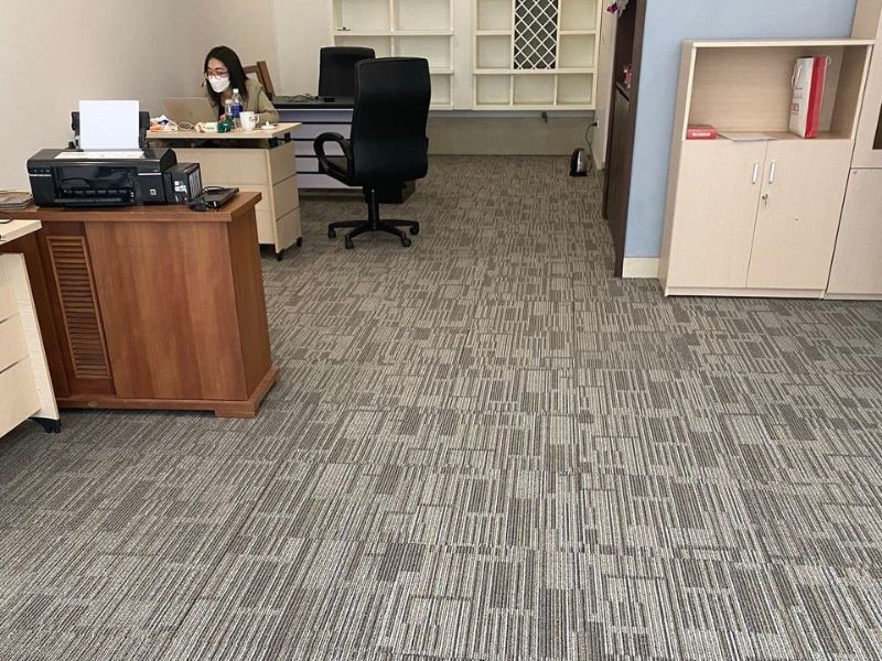 Thảm văn ph&ograve;ng cho khu vực nhiều bụi l&agrave; nh&oacute;m thảm được chọn ri&ecirc;ng cho c&aacute;c mặt bằng dễ b&aacute;m bụi, c&oacute; nhiều người di chuyển hoặc tiếp x&uacute;c thường xuy&ecirc;n với bụi